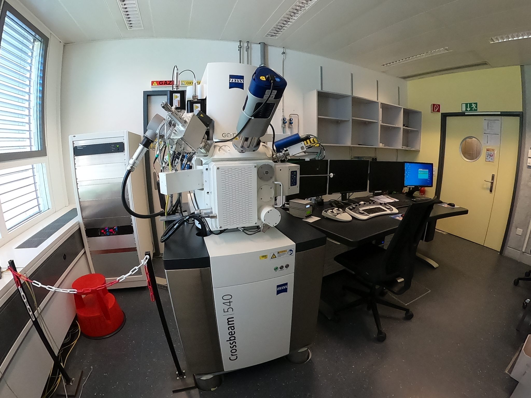 Электронный микроскоп Zeiss Crossbeam